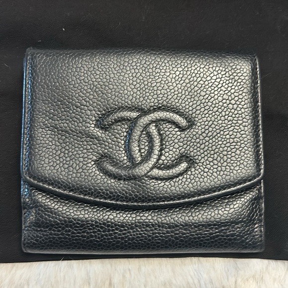 Chanel Black leather small compact bifold wallet - Picture 3 of 17